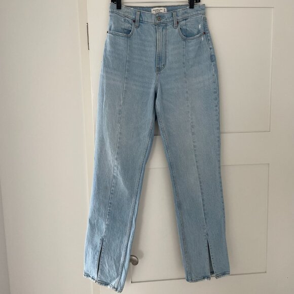 Abercrombie and Fitch Curve Love Ultra High Rise 90s Straight Jean size 29L NWOT - Picture 1 of 8